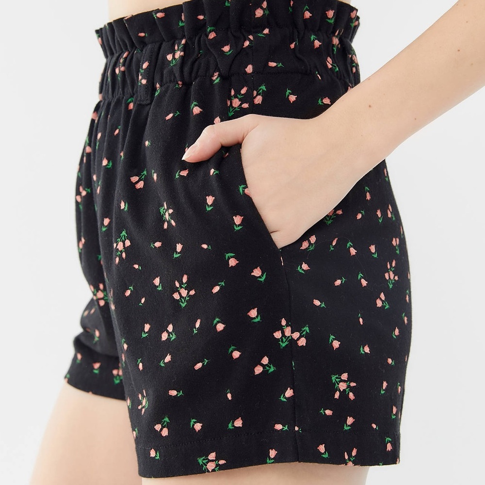 Urban Outfitters Kelsie Tulip Print Floral Black Paperbag Shorts Size S Small